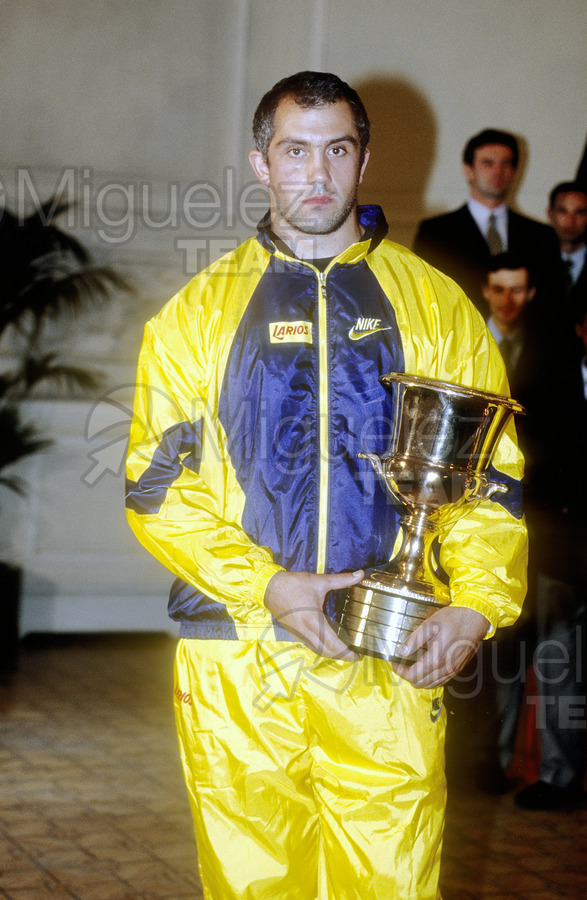 Fotos presentación Club Larios y a los atletas cubanos en INEF (Madrid) 1996.