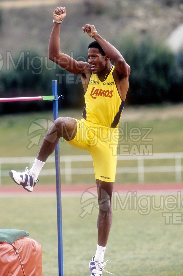Fotos al atleta cubano Javier SOTOMAYOR (GUADALAJARA) 1996.