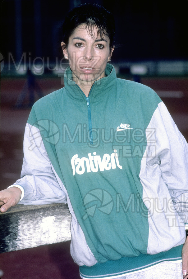 Asunción SINOVAS, posando (Madrid) 1989.
