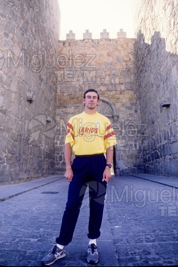 Fotos al atleta Santiago Moreno (Avila) 1989.