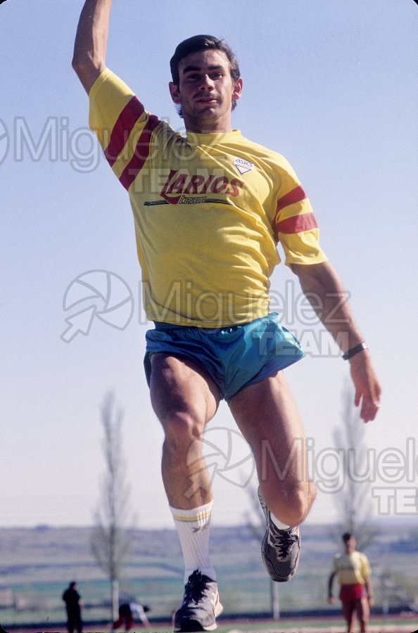 Fotos al atleta Santiago Moreno (Avila) 1989.