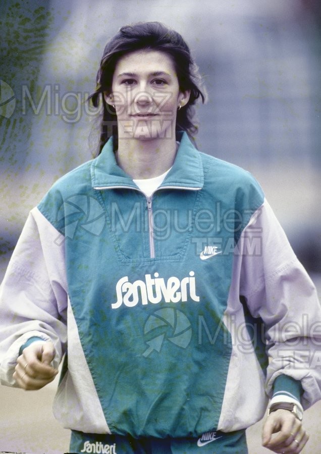 Fotos a Mari Mar MARTINEZ, saltadora altura (Madrid) 1991.