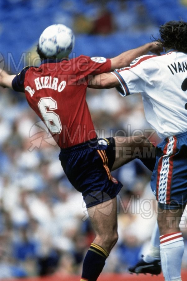 Partido 1ª Fase de la EUROCOPA-1996 entre ESPAÑA-BULGARIA en el estadio ELLAN ROAD DE LEEDS (INGLATERRRA). 1996