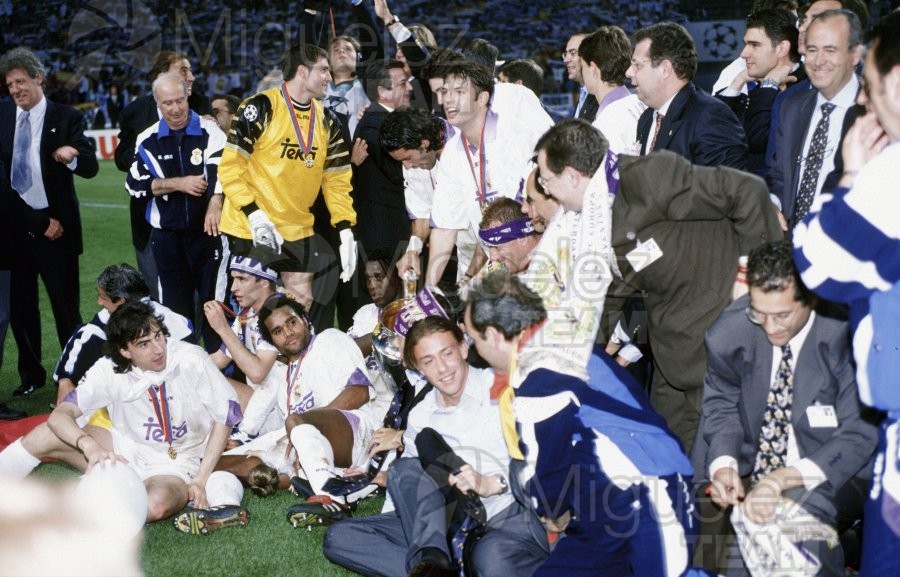 FINAL CHAMPIONS LEAGE (Liga de Campeones) en Amsterdam (Holanda) entre el REAL MADRID-JUVENTUS. 1998