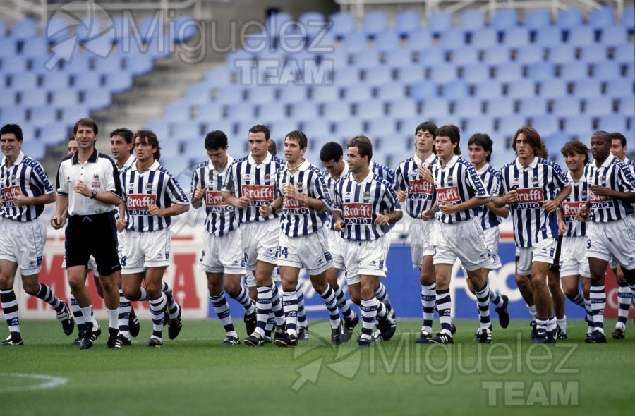 Presentación de la REAL SOCIEDAD en el estadio de Anoeta de San Sebastián. Retratos y en acción. 1999