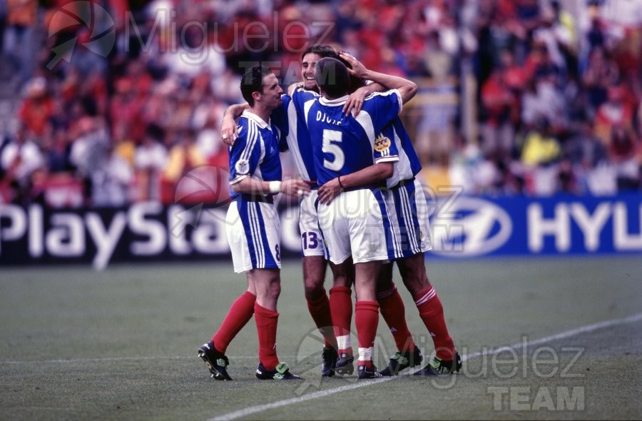 EUROCOPA-2000, celebrada en Bélgica-Paises Bajos. Partido entre YUGOSLAVIA-ESPAÑA, celebrado en el estadio Jan Breydel de Brujas (Bélgica).