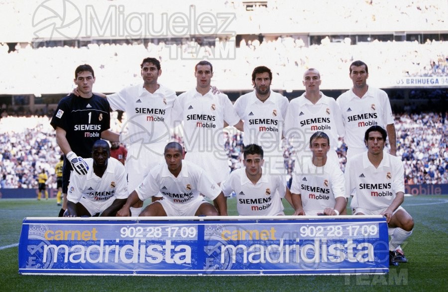 Partido de Liga 1ª División entre REAL MADRID-DEPORTIVO ALAVÉS, Madrid 2002. 