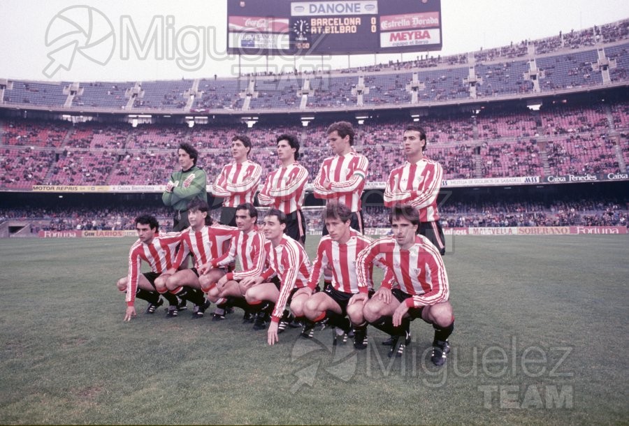 Partido de liga de 1ª división BARCELONA-AThLETIC DE BILBAO en el CAMP NOU (Barcelona) 1990