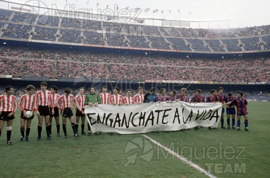 Partido de liga de 1ª división BARCELONA-AThLETIC DE BILBAO en el CAMP NOU (Barcelona) 1990