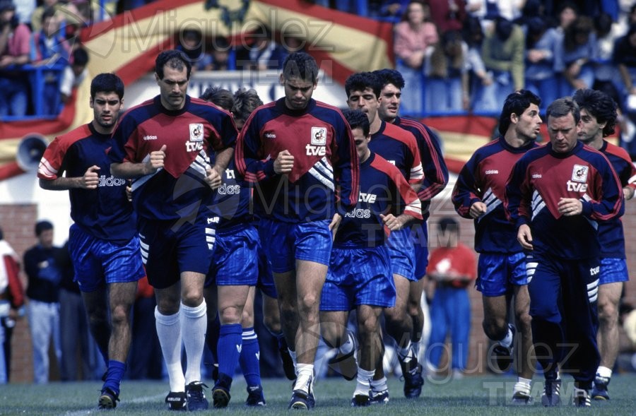 Concentración y foto oficial del equipo de España que ira al Mundíal Copa del Mundo USA-1994, en PUENTE VIESGO (Santander). 1994