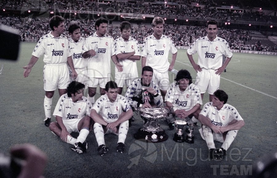 Trofeo SANTIAGO BERNABÉU entre REAL MADRID-AJAX de HOLANDA en el estadio Santiago Bernabéu (Madrid). 1995