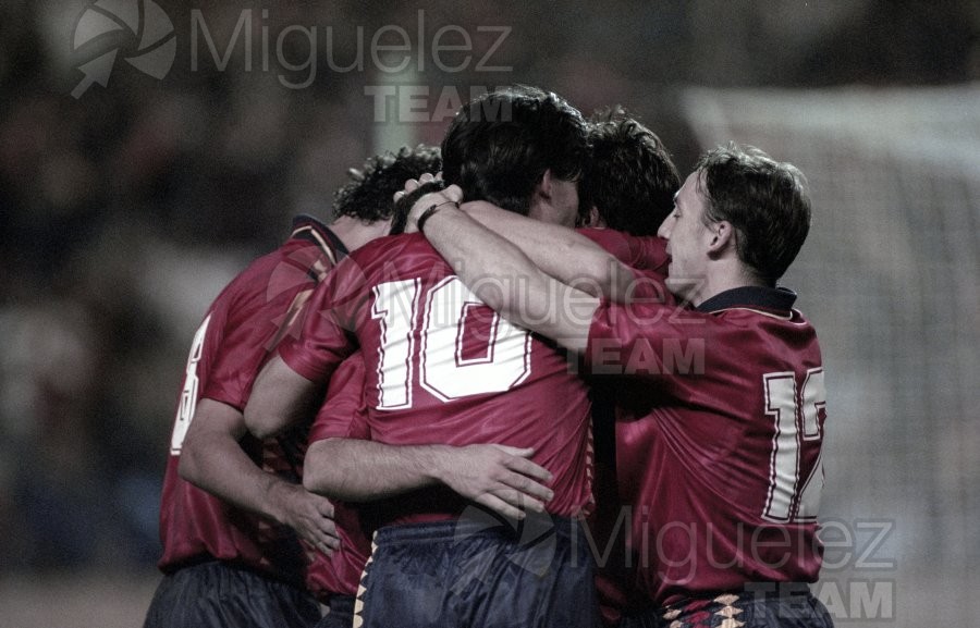 Encuentro Internacional oficial entre ESPAÑA-MACEDONIA en el estadio Manuel Martinez Valero de Elche. 1995