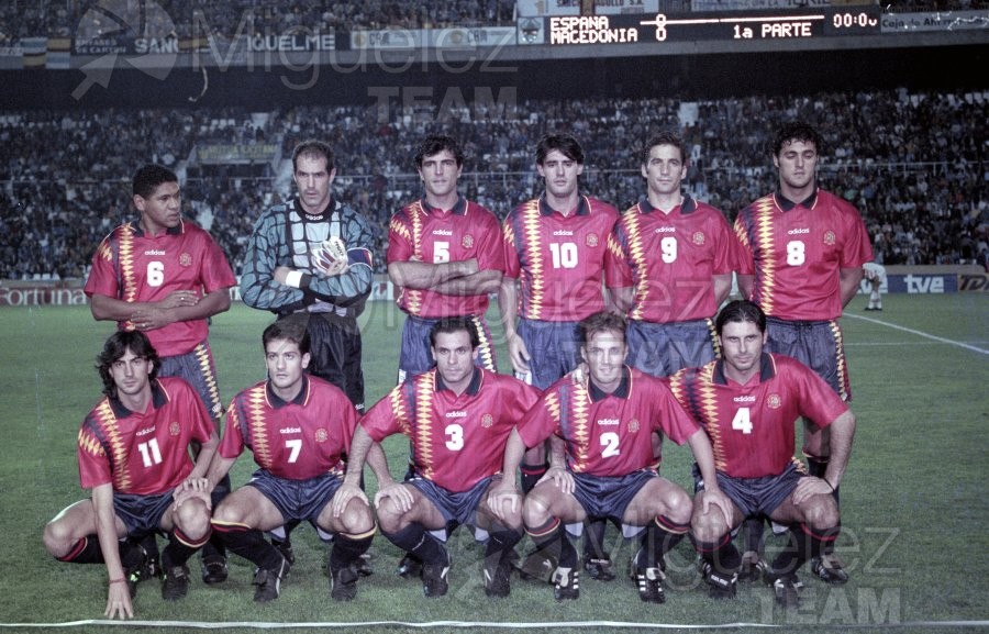 Encuentro Internacional oficial entre ESPAÑA-MACEDONIA en el estadio Manuel Martinez Valero de Elche. 1995