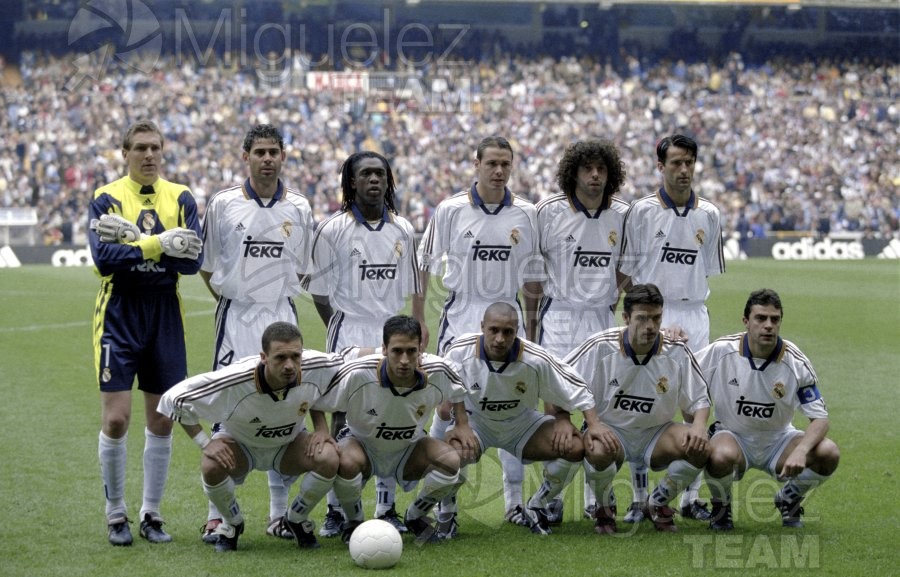 Partido de Liga 1ª División entre REAL MADRID-VALENCIA en el Santiago Bernabéu de Madrid. 1999