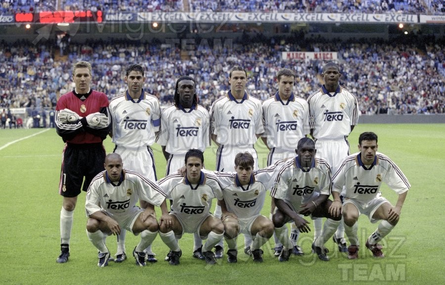 Partido de liga 1ª División entre REAL MADRID-VALENCIA en el Santiago Bernabéu de Madrid. 1999