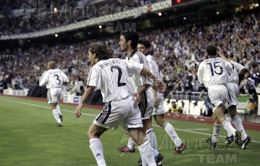 Partido de LIGA DE CAMPEONES entre el REAL MADRID-BAYER DE MUNICH en el estadio Santiago Bernabéu de Madrid. 2000