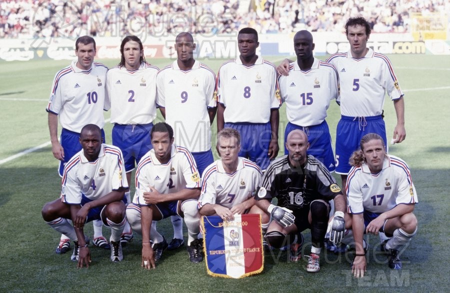 EUROCOPA-2000, celebrada en Bélgica-Paises Bajos. Partido entre REPUBLICA CHECA-FRANCIA, celebrado en el estadio JAN BREYDEL de Brujas (Bélgica).