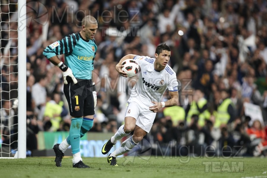 Partido de La Liga Primera División, Temporada 2010-2011. Real Madrid - FC Barcelona (Madrid) 2011. 