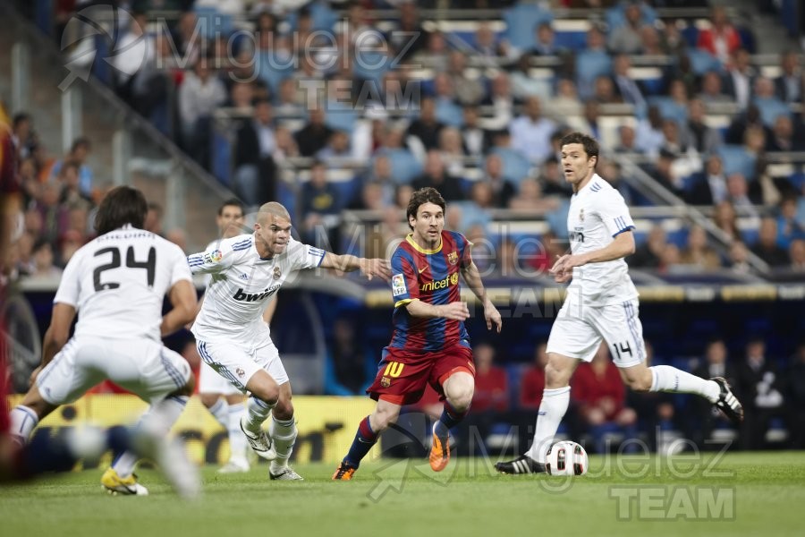 Partido de La Liga Primera División, Temporada 2010-2011. Real Madrid - FC Barcelona (Madrid) 2011. 