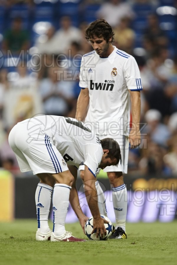XXXII edición del Trofeo Santiago Bernabéu entre Real Madrid-Peñarol (URU) (Madrid) 2010. 