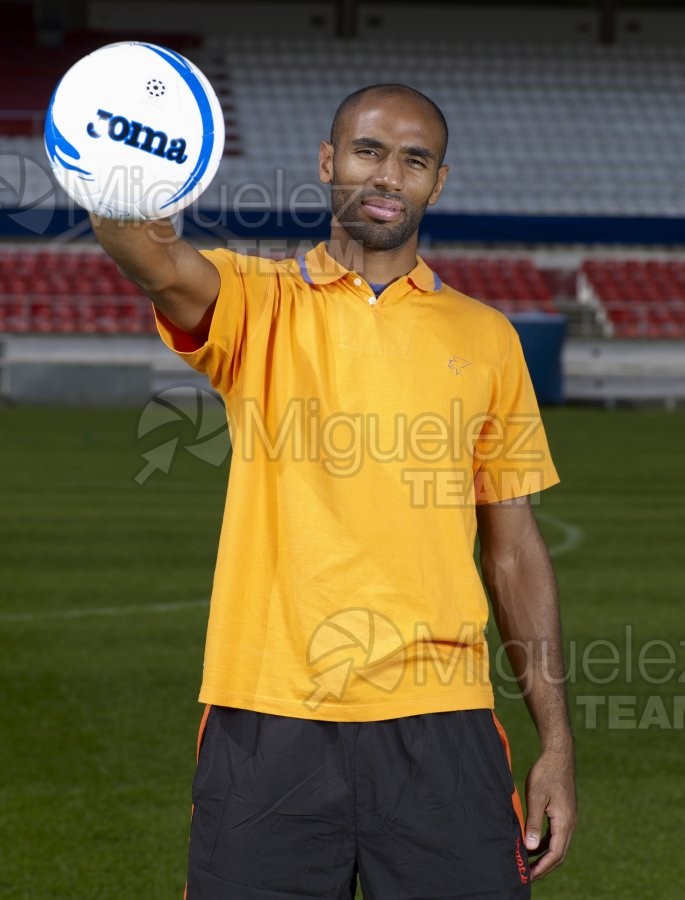 Reportaje gráfico del jugador de fútbol del Sevilla, Frederic KANOUTE (Sevilla) 2007. 