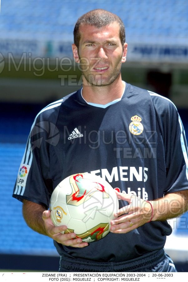 Presentación de la equipación de fútbol del Real Madrid para Temporada 2003-2004 (Madrid) 2003.
