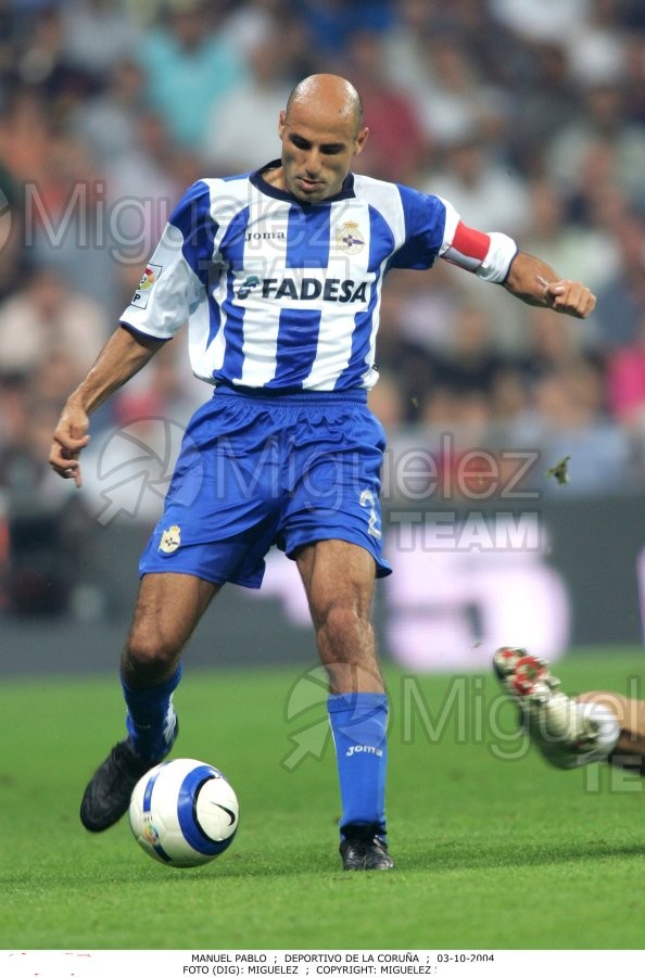 Partido de La Liga Primera División entre Real Madrid - Deportivo La Coruña (Madrid) 2004.