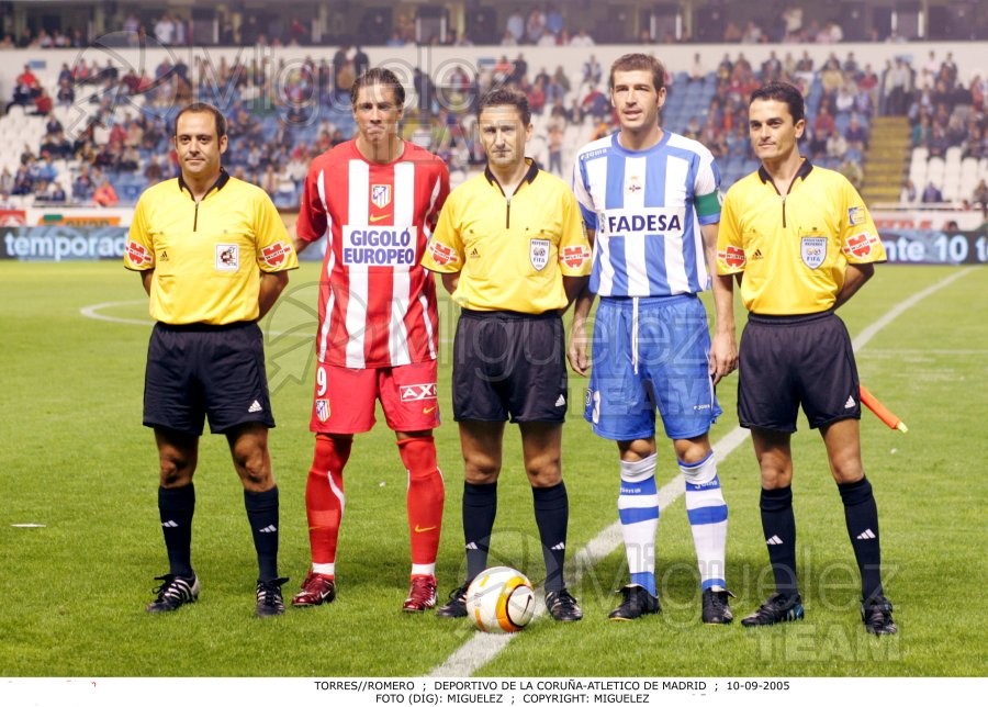 Partido de La Liga Primera División entre Deportivo de La Coruña - Atletico de Madrid (La Coruña) 2005.