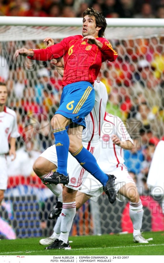 Partido de fútbol de clasificacion para la Eurocopa 2008 entre España - Dinamarca (Madrid) 2007. 