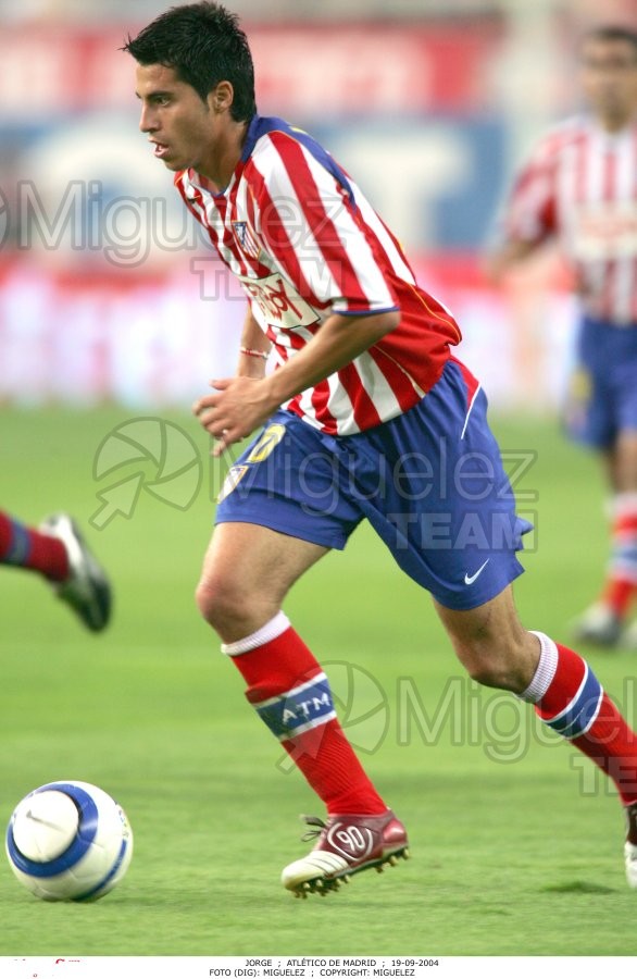 Partido de La Liga Primera División entre Atlético de Madrid - FC Barcelona (Madrid) 2004.