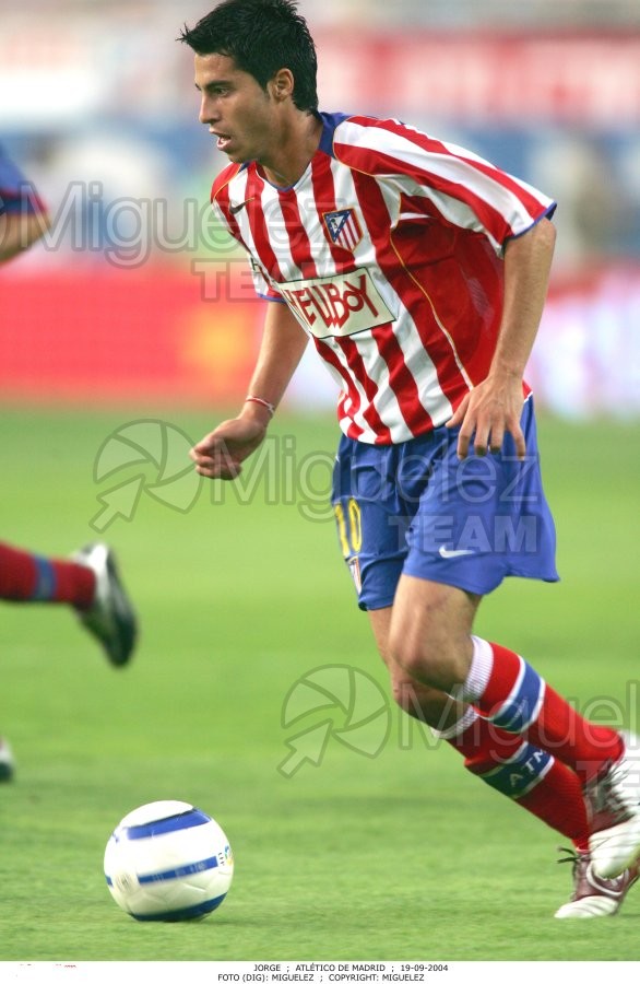 Partido de La Liga Primera División entre Atlético de Madrid - FC Barcelona (Madrid) 2004.