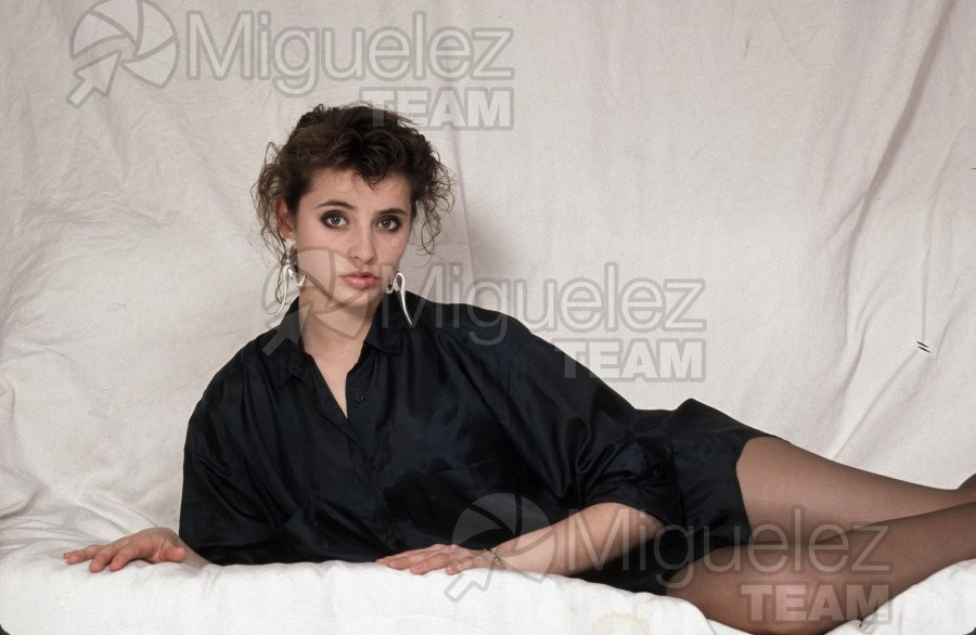Fotos en estudio de la gimnasta de rítmica Maisa Lloret (Madrid) 1989.