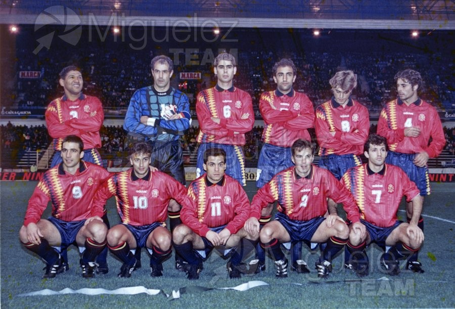 Encuentro amistoso internacional entre ESPAÑA-URUGUAY en el campo RIAZOR en la Coruña. 1995. 
