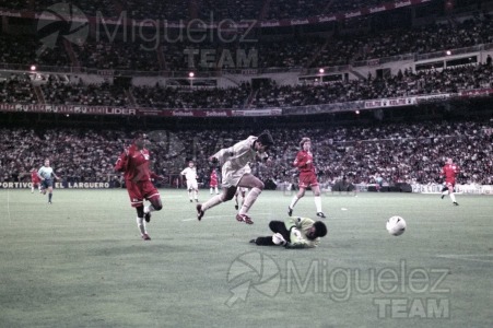 Partido Mundíal contra el RACISMO celebrado en el estadio Santiago Bernabéu de Madrid. 1997