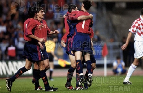 Partido amistoso entre ESPAÑA-CROACIA y Carrera de 1500 de mujeres y hombres (Sevilla) 1999.