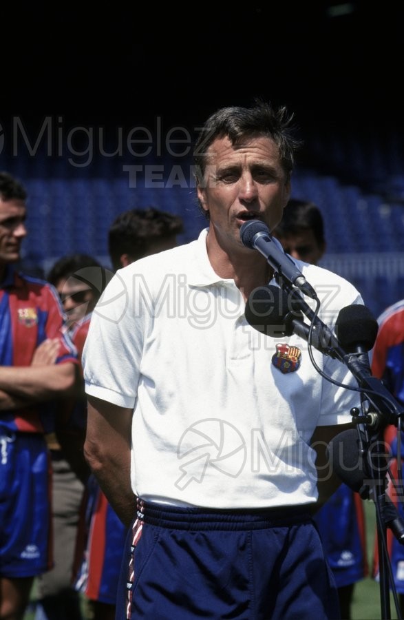Presentación del BARCELONA en el estadio CAMP NOU en Barcelona de la temporada 95-96
