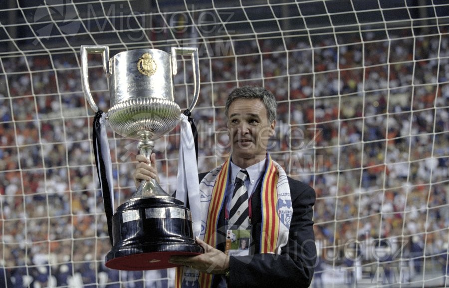 Final de la Copa del Rey entre VALENCIA-ATLÉTICO DE MADRID celebrada en el Estadio Olímpico de Sevilla. 1999