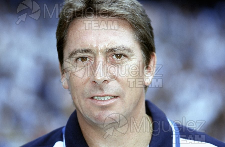Presentación de la REAL SOCIEDAD en el estadio de Anoeta de San Sebastián. Retratos y en acción. 1999
