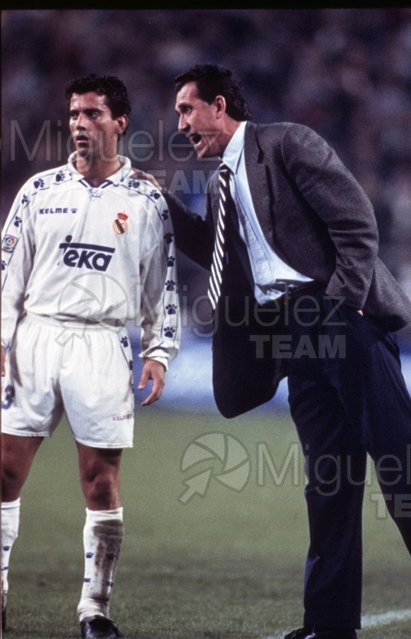El entrenador delReal Madrid, JORGE VALDANO (ARG), dirigiendo un partido de la Temporada 1995-1996 (Madrid).