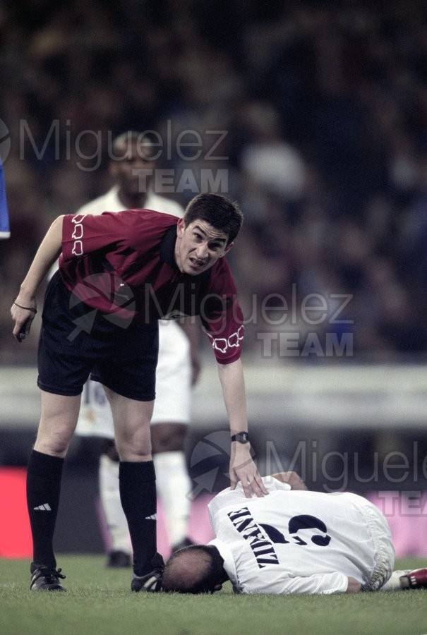 Partido de Liga 1ª División entre REAL MADRID-DEPORTIVO, Madrid 2003.