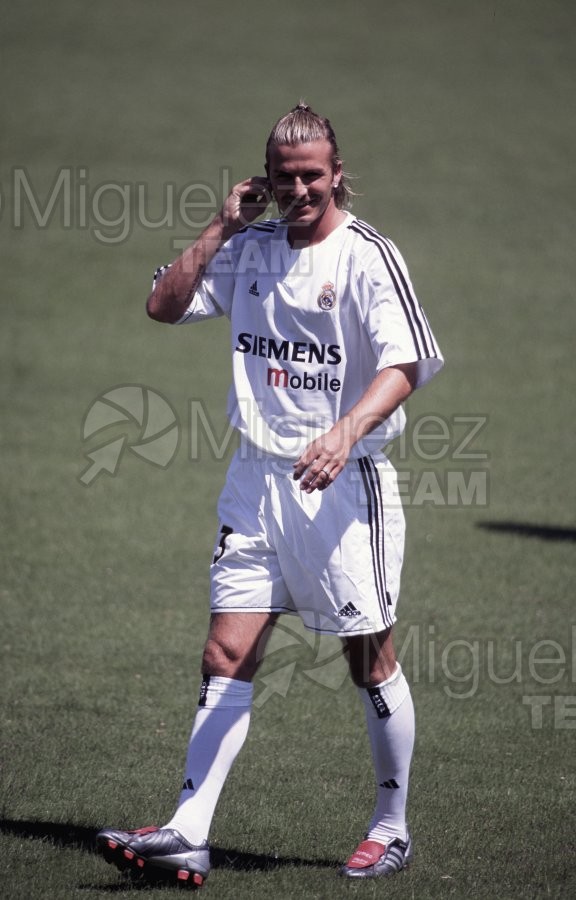 Presentación del futbolista David Beckham (ING), como nuevo jugador del Real Madrid, Madrid 2003.