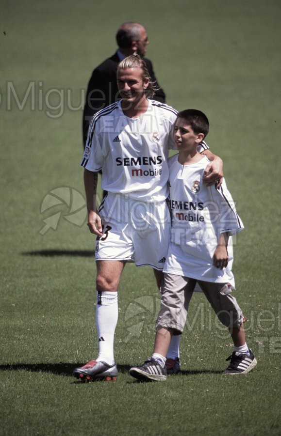 Presentación del futbolista David Beckham (ING), como nuevo jugador del Real Madrid, Madrid 2003.