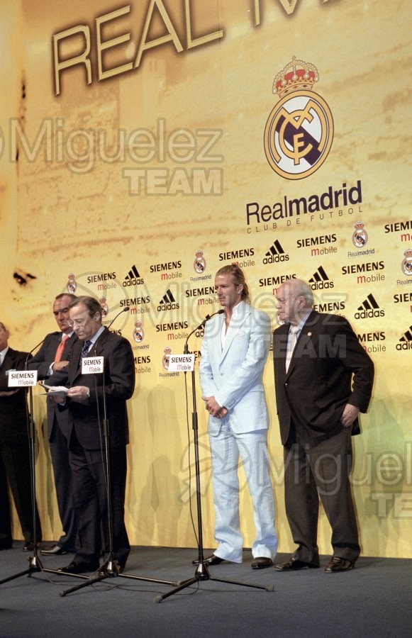 Presentación del futbolista David Beckham (ING), como nuevo jugador del Real Madrid, Madrid 2003.