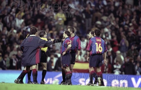 Partido de Liga de 1ª División entre REAL MADRID-BARCELONA celebrado en el Campo Santiago Bernabéu (Madrid). 2001