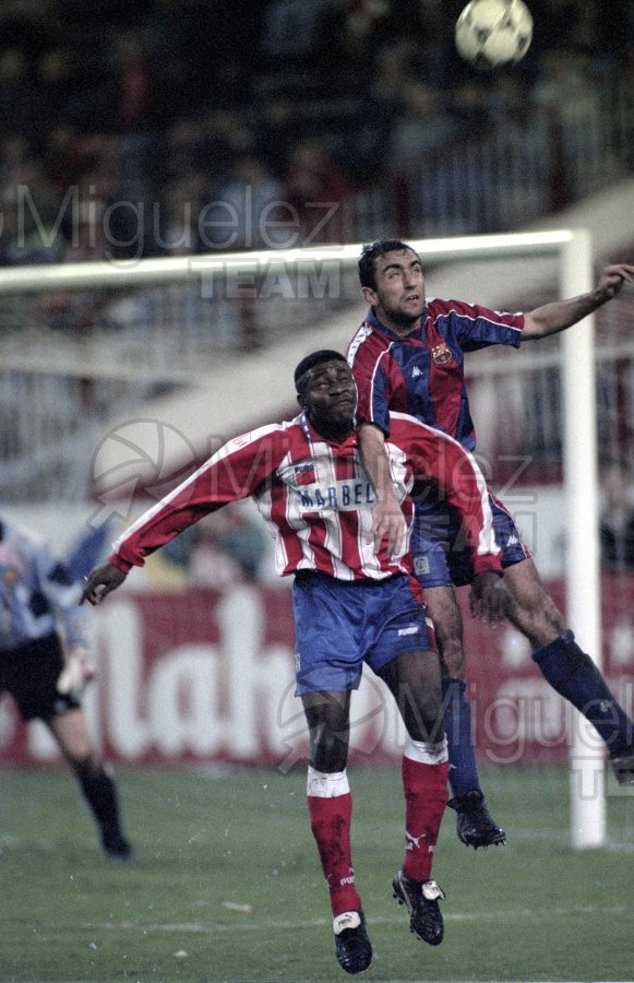 Partido de COPA DEL REY entre el ATLÉTICO DE MADRID-BARCELONA en el estadio Vicente Calderón de Madrid. 1995