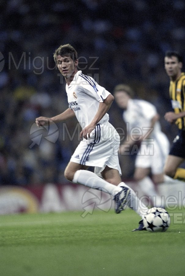 Partido de Liga de Campeones entre REAL MADRID-AEK DE ATENAS, Madrid 2002.