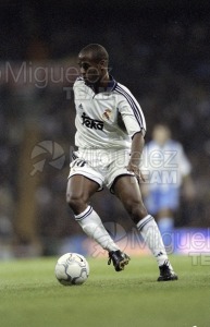 Partido de Liga 1ª División entre REAL MADRID-DEPORTIVO DE LA CORUÑA, en el Santiago Bernabéu de Madrid. 2000