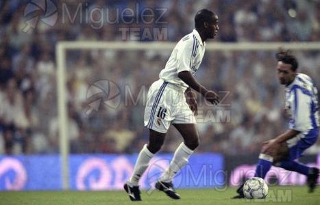 Partido de Liga de 1ª División entre REAL MADRID-MÁLAGA en el Santiago Bernabéu de Madrid. 2001