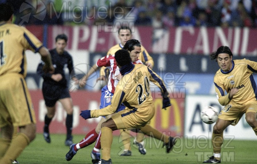 Partido de Liga 1ª División entre ATLÉTICO DE MADRID-DEPORTIVO DE LA CORUÑA, Madrid 2003.