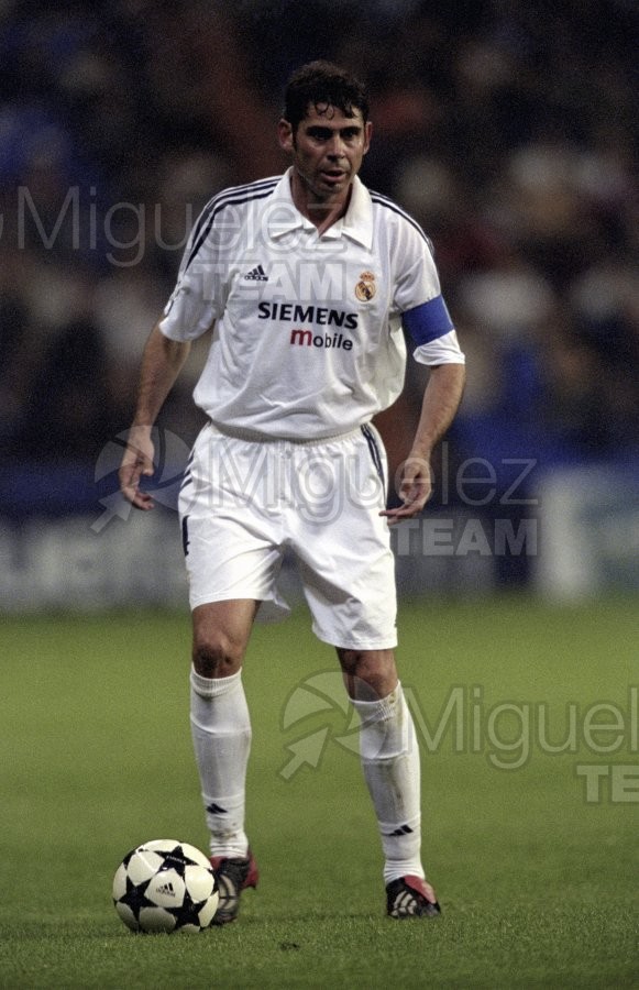 Partido de Liga de Campeones entre REAL MADRID-AEK DE ATENAS, Madrid 2002.